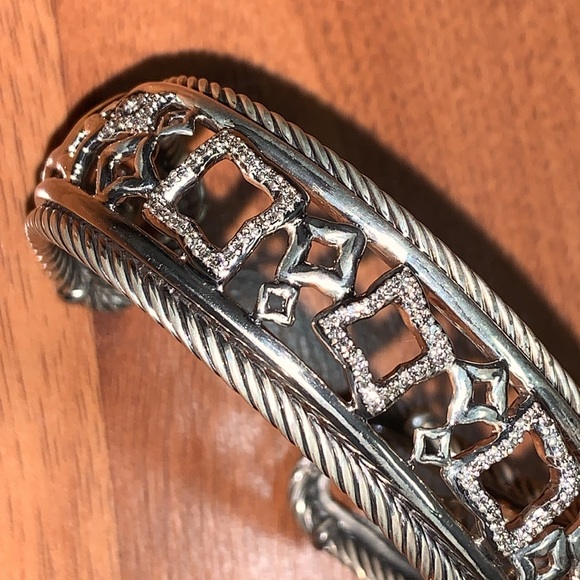 Authentic David Yurman Diamond Quatrefoil Cuff Bracelet - Picture 4 of 12